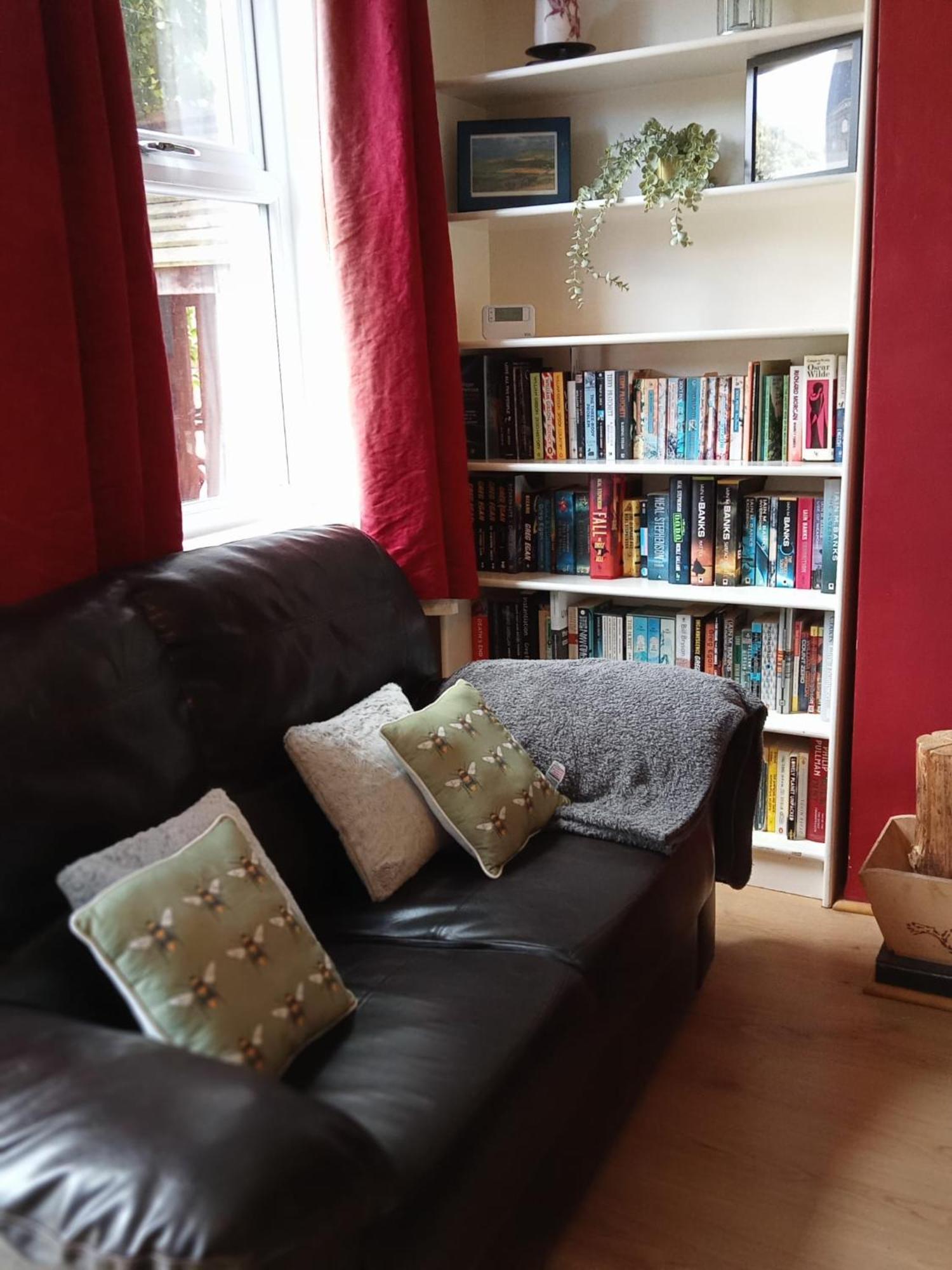 Apartment Long Term / Contractors / Discounts /free Parking *